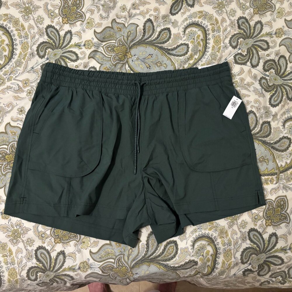 NWT Old Navy High Rise Stretch Tech shorts XXL